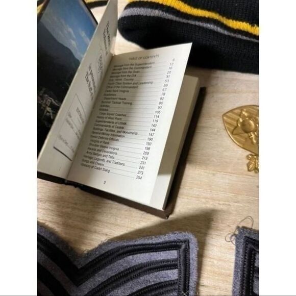 Vintage 1990s West Point assortment of patches pins hat - Picture 6 of 7